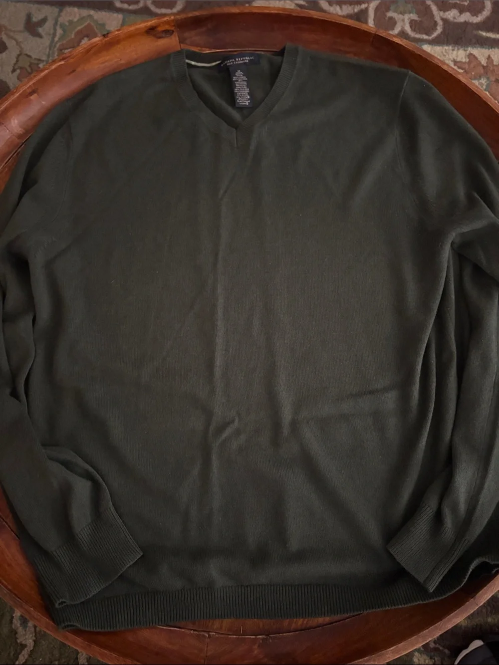 Banana Republic Silk Cashmere Blend V-Neck Sweater Olive Green SZ MED